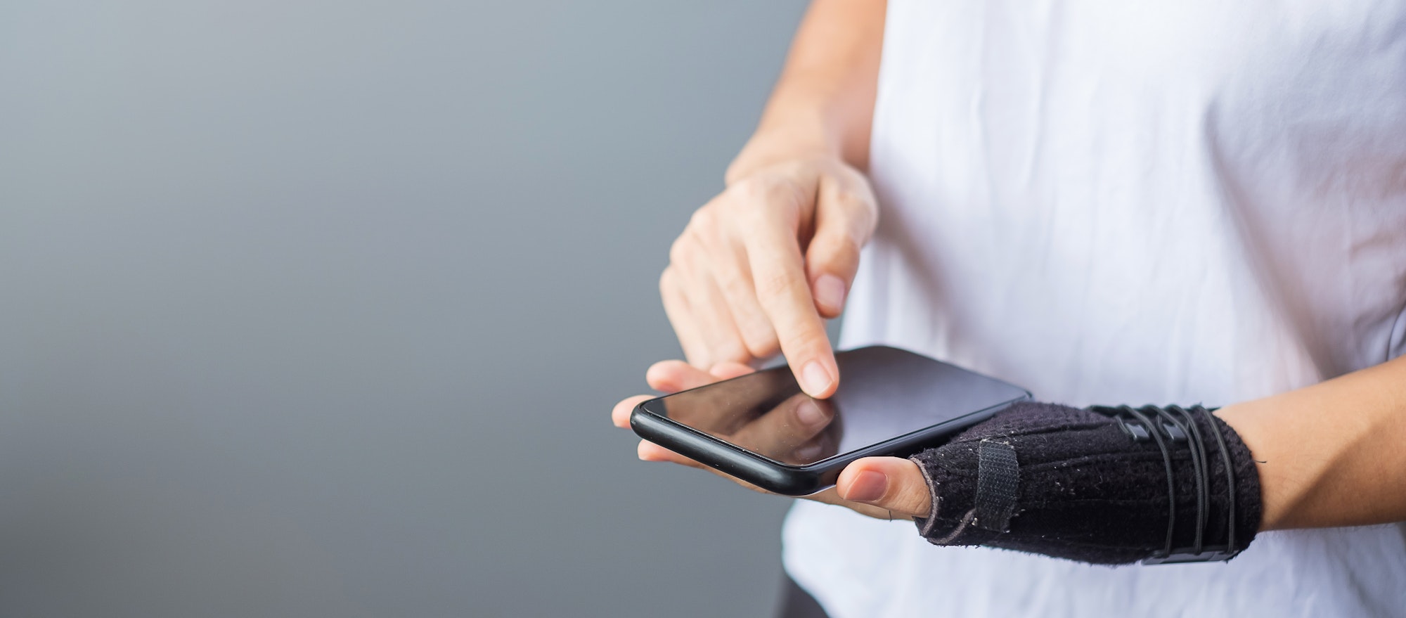 woman holding her wrist pain because using smartphone long time