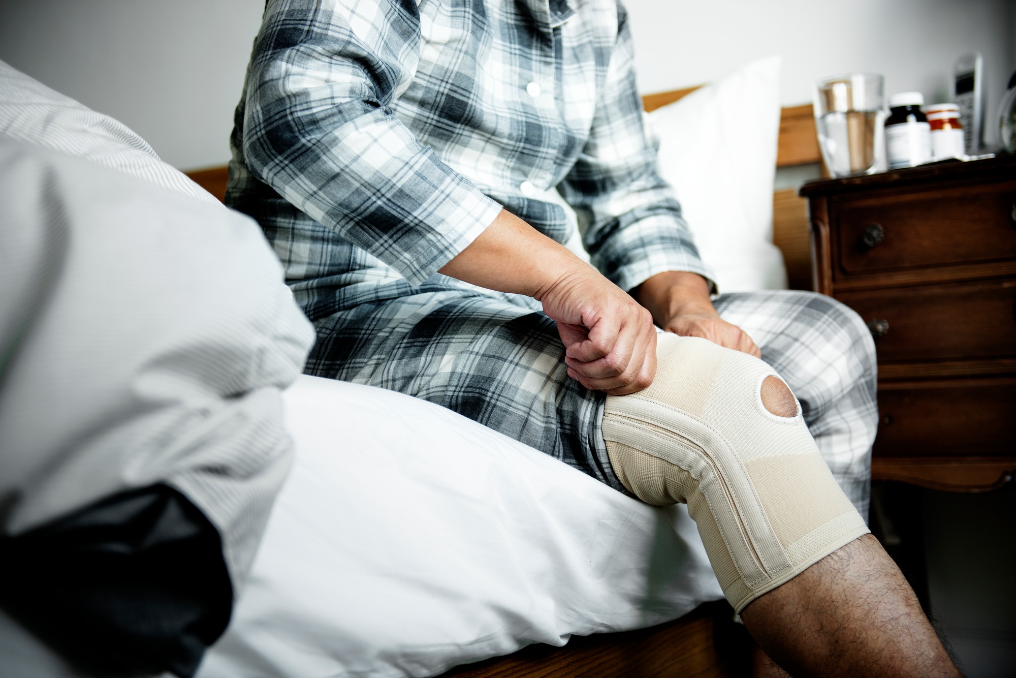 A man having a knee injury